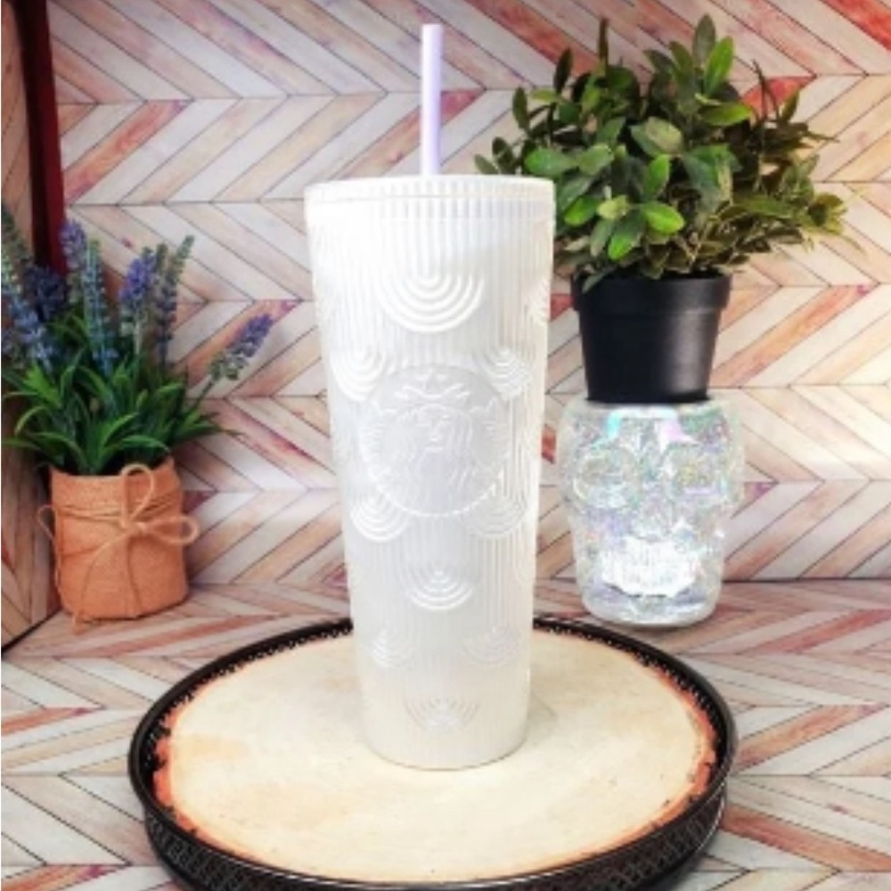 Starbucks White Pearl Shell Core Siren Scales Cold Cup 24oz NWT